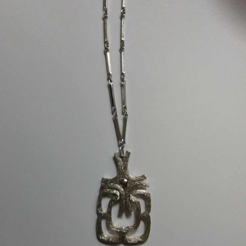 Elegant Silvertone Pendant Necklace